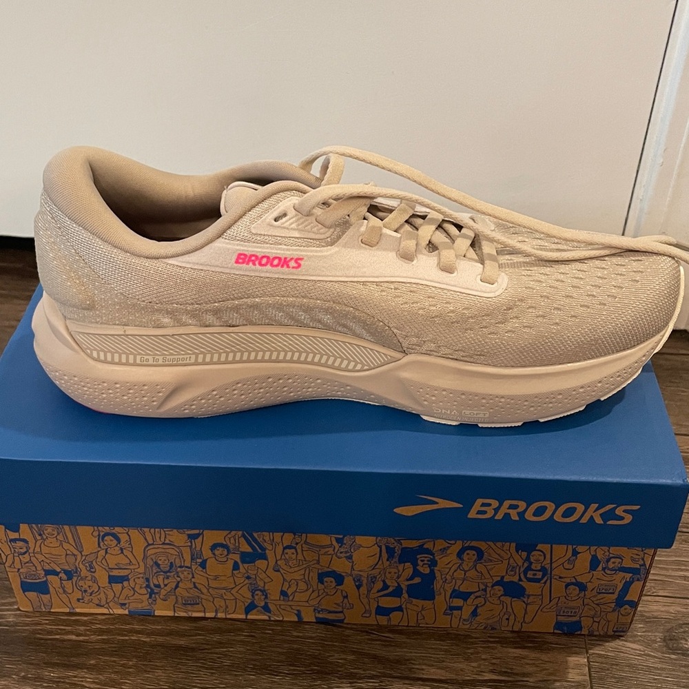 Brooks Women's Adrenaline GTS 24 - Cream and Pink - Picture 3 of 9